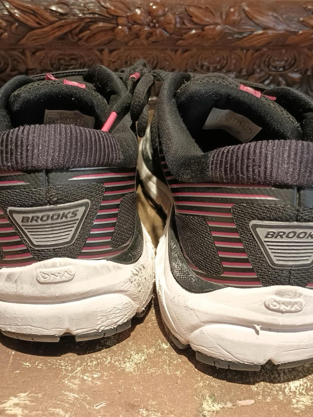 Brooks Striped Shoes Black & Pink US 8.5 - Picture 8 of 8